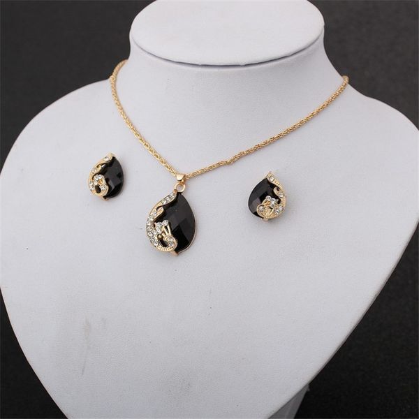 2019 new beautiful peacock crystal korean jewelry necklace ring earrings woman's beautiful three-piece water drop necklace set, Silver
2019 new beautiful peacock crystal korean jewelry necklace ring earrings woman's beautiful three-piece water drop necklace set, Silver