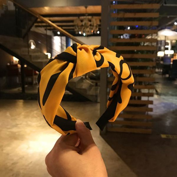 2018 autumn winter knotted headbands women hairband fashion wide side hair accessories print turban elastic hairband head hoop
2018 autumn winter knotted headbands women hairband fashion wide side hair accessories print turban elastic hairband head hoop