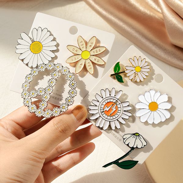 2020 new flower enaml pins daisy blossom brooch for woman pink flower button badges denim jeans bag female accessory, Gray
2020 new flower enaml pins daisy blossom brooch for woman pink flower button badges denim jeans bag female accessory, Gray