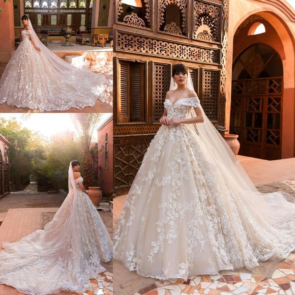 2019 off the shoulder lace ball gown wedding dresses tulle 3d floral applique court train bridal wedding gowns robes de mariée bc0036, White
2019 off the shoulder lace ball gown wedding dresses tulle 3d floral applique court train bridal wedding gowns robes de mariée bc0036, White