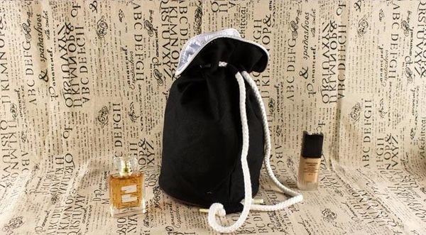 classic logo pull rope fitness bucket bag thick travel pull rope lady water-proof washing cosmetic bag storage box, pull rope bag wash gargl
classic logo pull rope fitness bucket bag thick travel pull rope lady water-proof washing cosmetic bag storage box, pull rope bag wash gargl