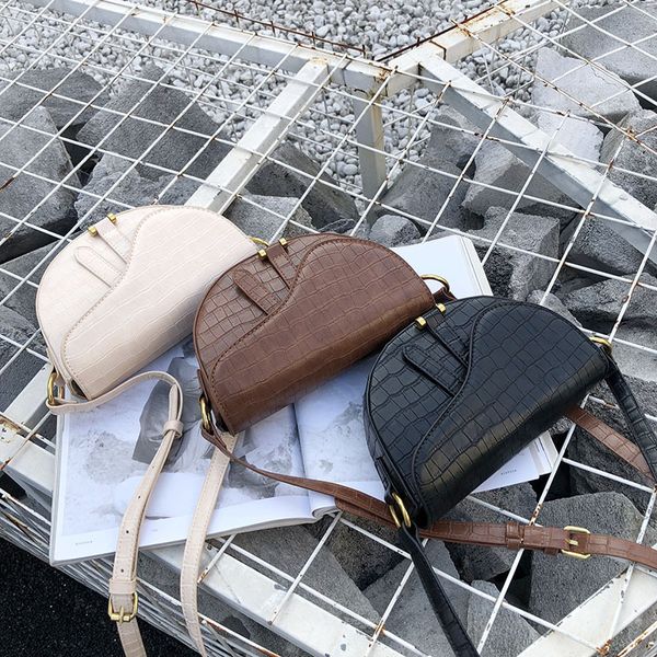 crocodile pattern saddle bag crocodile leather pu leather bag round handbag ladies retro half moon 2019 new women's
crocodile pattern saddle bag crocodile leather pu leather bag round handbag ladies retro half moon 2019 new women's