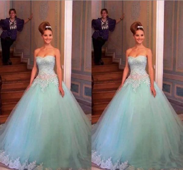 2019 New Fashion Strapless A-line Prom Dresses Sleeveless Lace Applique Formal Evening Dresses Wear Long Party Gowns Custom Made
2019 New Fashion Strapless A-line Prom Dresses Sleeveless Lace Applique Formal Evening Dresses Wear Long Party Gowns Custom Made