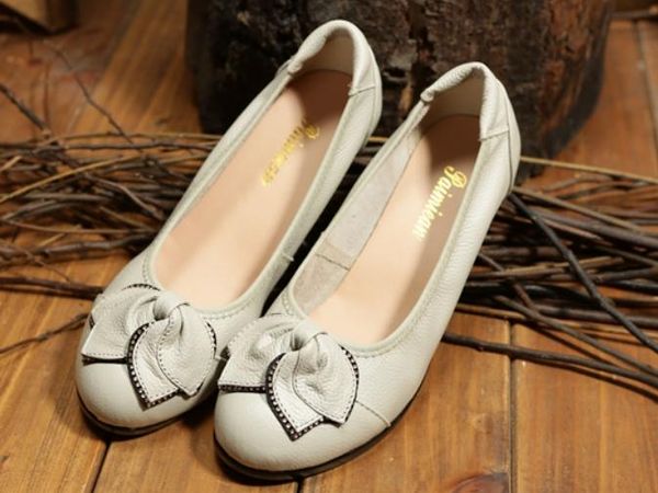 2020 women's shoes in spring and autumn with new style fashion slope heel round head bowknot@zx152, Black
2020 women's shoes in spring and autumn with new style fashion slope heel round head bowknot@zx152, Black