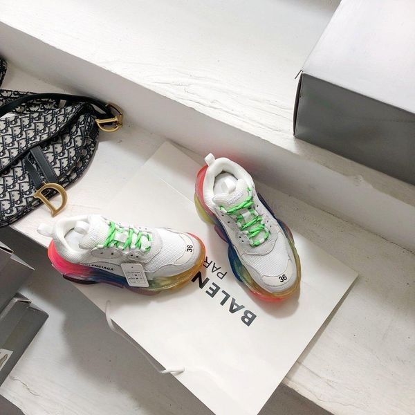 low-flat triple s clear sole sneakers, r brand casual sneakers, stylish flat-bottomed comfort,with original box,size35-45
low-flat triple s clear sole sneakers, r brand casual sneakers, stylish flat-bottomed comfort,with original box,size35-45