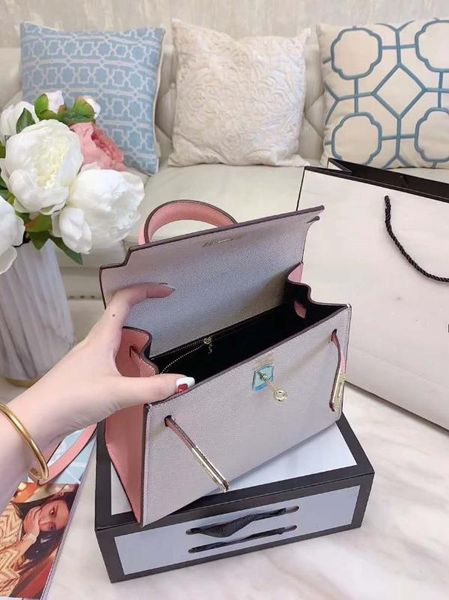 high-quality leather handbags, large-capacity shoulder handbags, the highest quality bags
high-quality leather handbags, large-capacity shoulder handbags, the highest quality bags