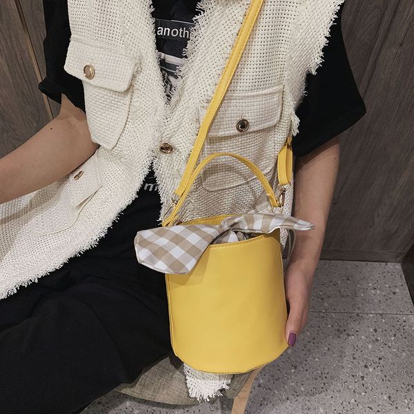 2020 new ladies shoulder bag solid color foreign style handbag fashion mini messenger bucket bag mobile phone
2020 new ladies shoulder bag solid color foreign style handbag fashion mini messenger bucket bag mobile phone