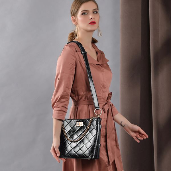 2019 single shoulder bucket package solid color black trend diamond lattice bucket package genuine leather woman luxury bag handbags
2019 single shoulder bucket package solid color black trend diamond lattice bucket package genuine leather woman luxury bag handbags