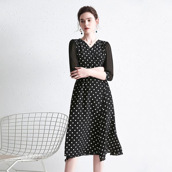 spring and summer 2019 europe and america new v-neck waistband show thin middle sleeve large swing skirt mulberry silk small retro silk polk, Black;gray
spring and summer 2019 europe and america new v-neck waistband show thin middle sleeve large swing skirt mulberry silk small retro silk polk, Black;gray