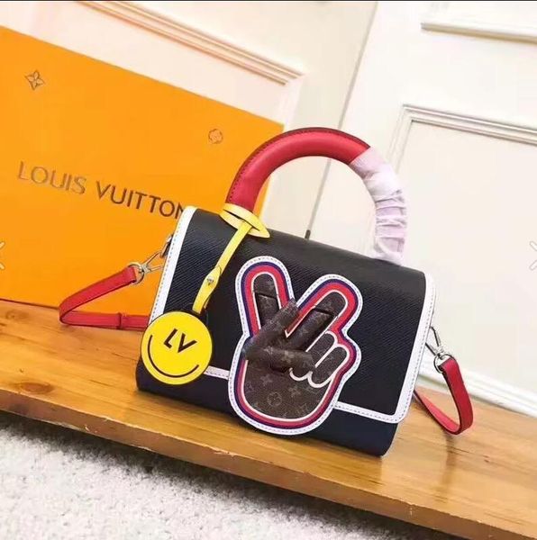 2019 дизайн женская сумка женская сумка клатч высокого качества классические сумки на ремне модные кожаные сумки сумки смешанного порядка B056
2019 дизайн женская сумка женская сумка клатч высокого качества классические сумки на ремне модные кожаные сумки сумки смешанного порядка B056