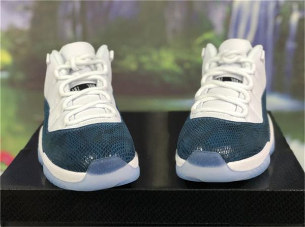 2019 Authentic 11 Low Navy Blue Snakeskin Men Basketball Shoes White Black Real Carbon Fiber CD6846-102 Running Shoes Sneakers Size 7-13
2019 Authentic 11 Low Navy Blue Snakeskin Men Basketball Shoes White Black Real Carbon Fiber CD6846-102 Running Shoes Sneakers Size 7-13