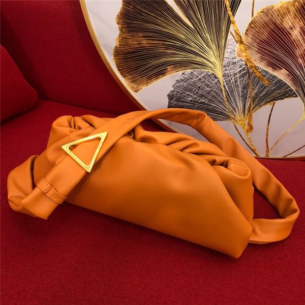 2020 spring and summer chest bag fold hand genuine leather female bag shoulder diagonal
2020 spring and summer chest bag fold hand genuine leather female bag shoulder diagonal