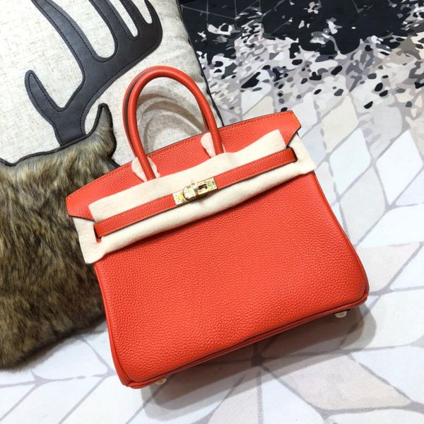 wholesale half handmade togo leather luxury purse30cm,also have size 25 35cm,wax thread,have gold and silver hardware,fast delivery
wholesale half handmade togo leather luxury purse30cm,also have size 25 35cm,wax thread,have gold and silver hardware,fast delivery