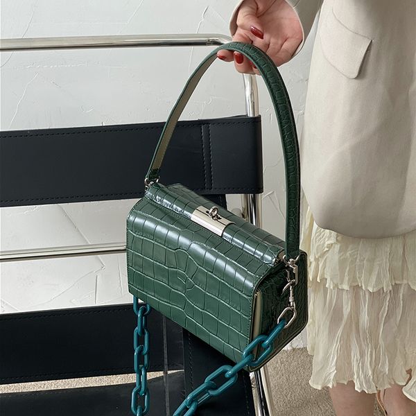 крокодиловый узор коровья кожа коробка сумка леди ретро сумки прямоугольный багажник бренд дизайн женщины сумки на ремне акриловые цепи
крокодиловый узор коровья кожа коробка сумка леди ретро сумки прямоугольный багажник бренд дизайн женщины сумки на ремне акриловые цепи