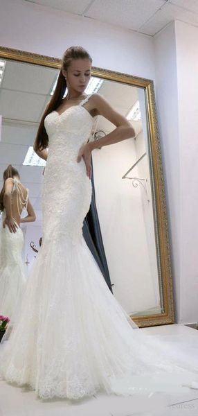 women's tulle long lace mermaid wedding dresses with appliques sleeveless ivory bridal gowns with buttons custom made, White
women's tulle long lace mermaid wedding dresses with appliques sleeveless ivory bridal gowns with buttons custom made, White