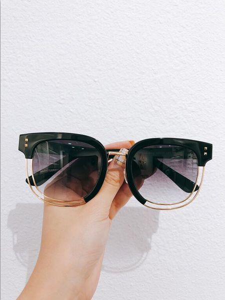 new fashion women sunglasses 4060 men sunglasses simple and generous men sun glasses outdoor uv400 protection eyewear with case, White;black
new fashion women sunglasses 4060 men sunglasses simple and generous men sun glasses outdoor uv400 protection eyewear with case, White;black