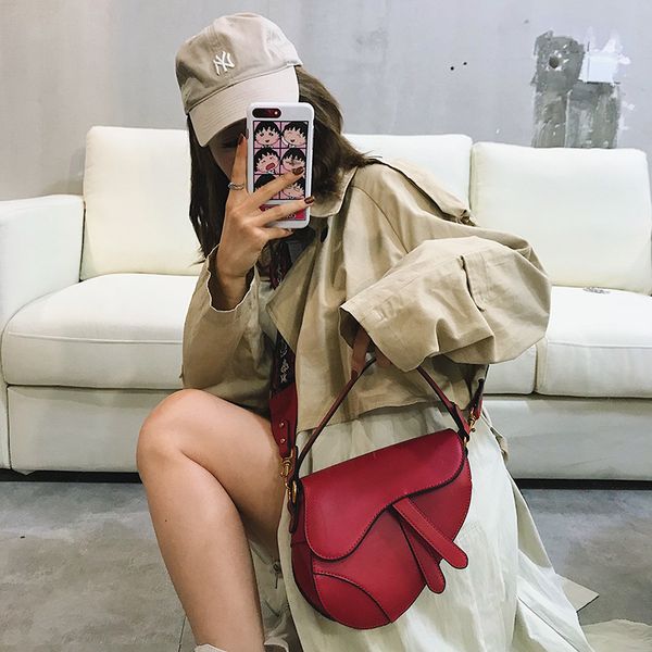 2020 новый famous женская сумка new letter мешок плеча высокого качества из натуральной кожи сумка седло сумки
2020 новый famous женская сумка new letter мешок плеча высокого качества из натуральной кожи сумка седло сумки