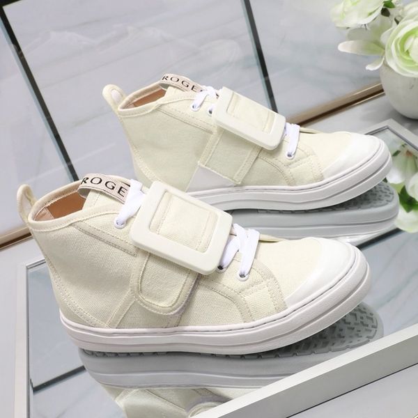 new high-end brand summer ladies boots v7 leather flat womens sandals casual shoes with original box size:35-39, Black
new high-end brand summer ladies boots v7 leather flat womens sandals casual shoes with original box size:35-39, Black