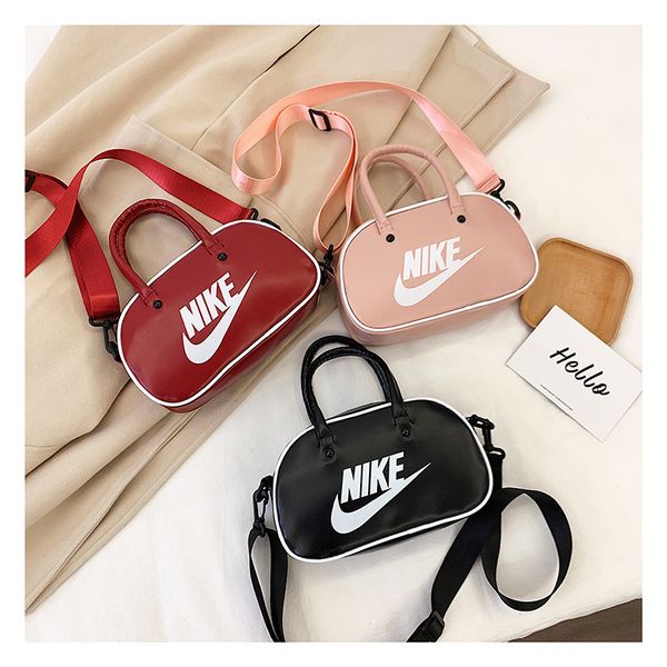 19ss wholesale brand chest bag luxury leisure shoulder bags fanny pack for women outdoor waist bag pack b103977y
19ss wholesale brand chest bag luxury leisure shoulder bags fanny pack for women outdoor waist bag pack b103977y