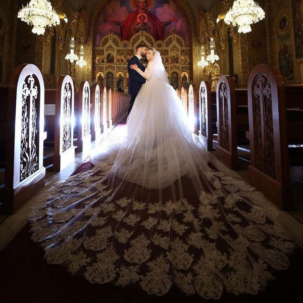 fashion lace appliqued chapel wedding veils 3m long cathedral length one layer bridal veil with comb for women hair accessories, Black
fashion lace appliqued chapel wedding veils 3m long cathedral length one layer bridal veil with comb for women hair accessories, Black