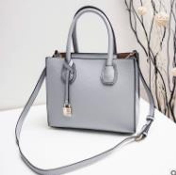 2019 new fashion korean version of versatile simple tote bag slung commuter fashion bag lock handdhl
2019 new fashion korean version of versatile simple tote bag slung commuter fashion bag lock handdhl