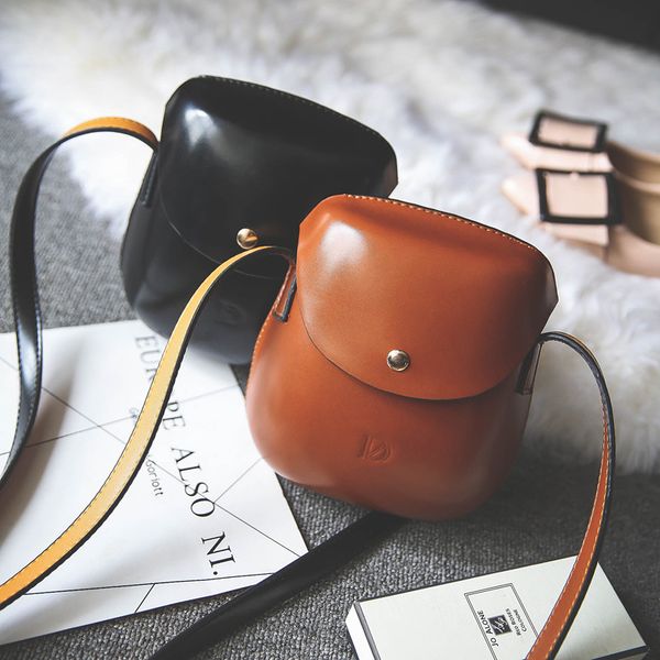 2020 new women's bag oil leather pouch with the same paragraph shoulder bag fashion diagonal tide casual ladies
2020 new women's bag oil leather pouch with the same paragraph shoulder bag fashion diagonal tide casual ladies