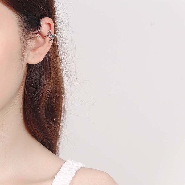 only 1pc 100% real. authentic 925 sterling silver "x" knot clip earrings (no pierced) jewelry tle779, Golden;silver
only 1pc 100% real. authentic 925 sterling silver "x" knot clip earrings (no pierced) jewelry tle779, Golden;silver