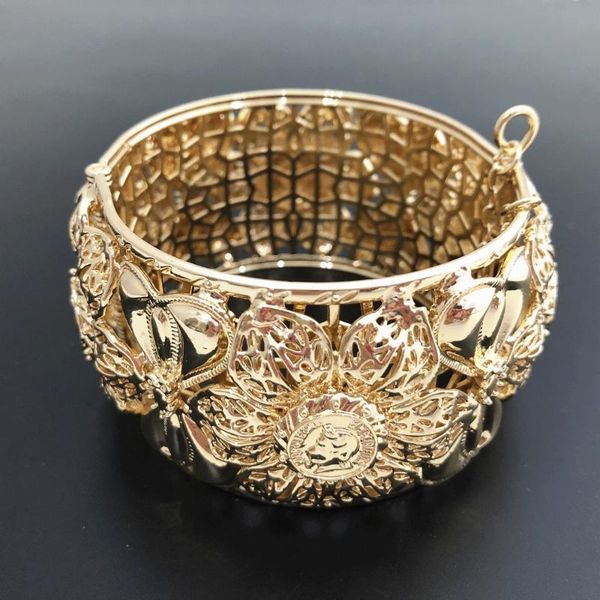 new vintage hollow flower bangle plus size for women moroccan traditional wedding jewelry gifts 2020, Black 
new vintage hollow flower bangle plus size for women moroccan traditional wedding jewelry gifts 2020, Black