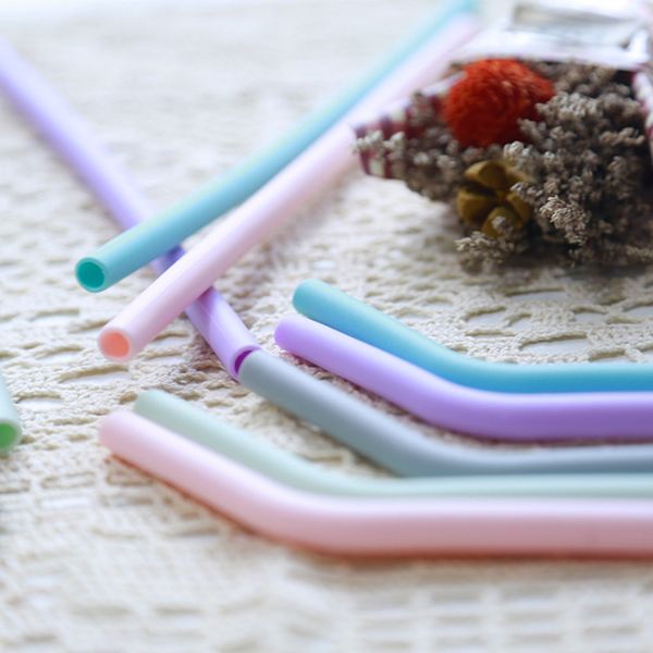 5pcs reusable silicone drinking straws set extra long flexible straws with cleaning brushes for 20 oz tumbler bar party straws
5pcs reusable silicone drinking straws set extra long flexible straws with cleaning brushes for 20 oz tumbler bar party straws