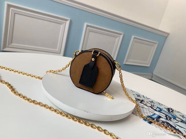 2019newa chain bag. oblique shoulder bag, trend accessories and reception space, size: 8.5x8.5x5cm
2019newa chain bag. oblique shoulder bag, trend accessories and reception space, size: 8.5x8.5x5cm