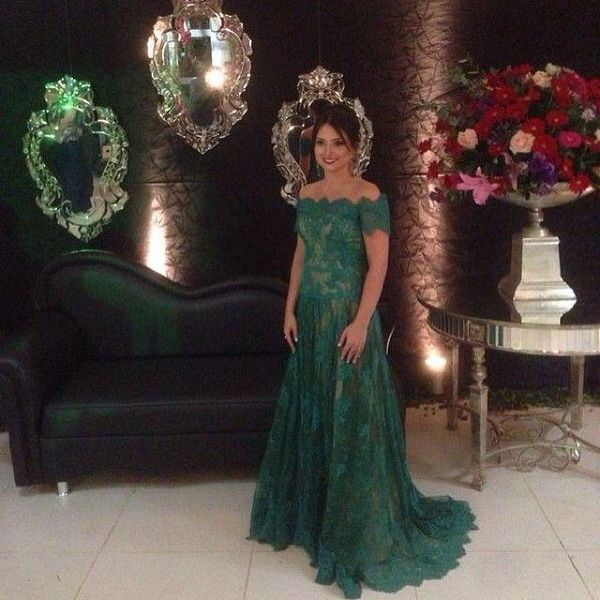 2020 fashion mother of the bride dresses for wedding off the shoulder neckline short sleeves green lace formal evening dresses, Black;red
2020 fashion mother of the bride dresses for wedding off the shoulder neckline short sleeves green lace formal evening dresses, Black;red