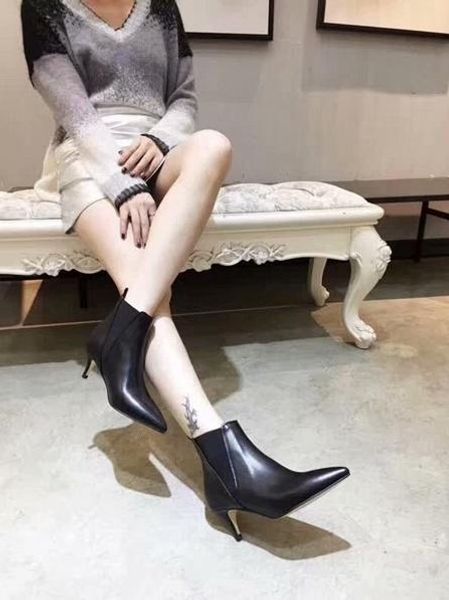 the most fashionable designer shoes italian knife cut leather face pointed boots, wear-resistant party bride stiletto fashion shoes 34-40, Black
the most fashionable designer shoes italian knife cut leather face pointed boots, wear-resistant party bride stiletto fashion shoes 34-40, Black