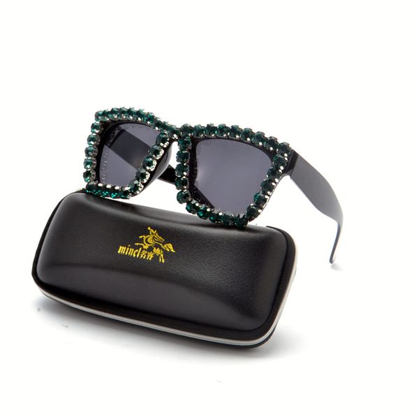 versized square diamond sunglasses women street shoot vintage retro rhinestone sun glasses women eyewear fml, White;black
versized square diamond sunglasses women street shoot vintage retro rhinestone sun glasses women eyewear fml, White;black