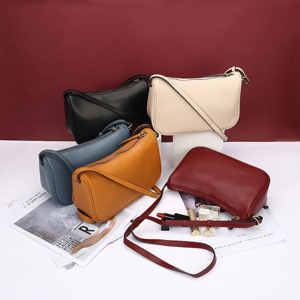 leather women messenger bags crossbody women shoulder bag female small handbag leather casual zipper solid color simple purse
leather women messenger bags crossbody women shoulder bag female small handbag leather casual zipper solid color simple purse