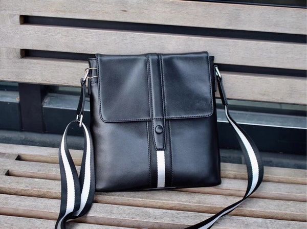 purses genuine leather men briefcase bags fashion patterns real leather men crossbody bag messenger bags designer shoulder bag
purses genuine leather men briefcase bags fashion patterns real leather men crossbody bag messenger bags designer shoulder bag
