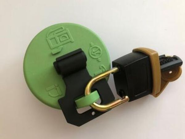 1428828 2010330 2849039 for (cat) locking fuel cap diesel + for padlock key
1428828 2010330 2849039 for (cat) locking fuel cap diesel + for padlock key