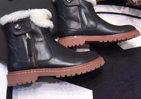 original men and women's designed boots ,brand ankle boots, luxury short boots, made by lamb skin, Black
original men and women's designed boots ,brand ankle boots, luxury short boots, made by lamb skin, Black