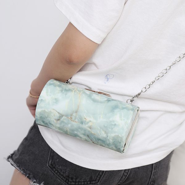 2020 summer new korean ladies shoulder bag fashion messenger bag pu cute lightweight mini bucket chain
2020 summer new korean ladies shoulder bag fashion messenger bag pu cute lightweight mini bucket chain