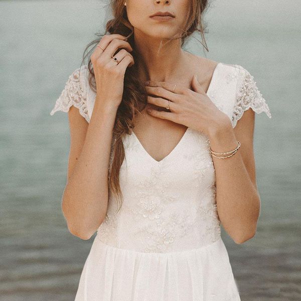 2019 beach wedding dress v neck cap sleeve a-line chiffon skirt lace open back boho bride dress wedding gown ing, White
2019 beach wedding dress v neck cap sleeve a-line chiffon skirt lace open back boho bride dress wedding gown ing, White