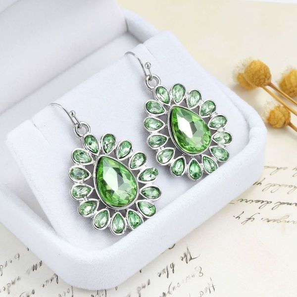 brand retro hollow out geometric crystal earrings european american popular exaggeration jewelry women's personality jewelry, Golden;silver
brand retro hollow out geometric crystal earrings european american popular exaggeration jewelry women's personality jewelry, Golden;silver