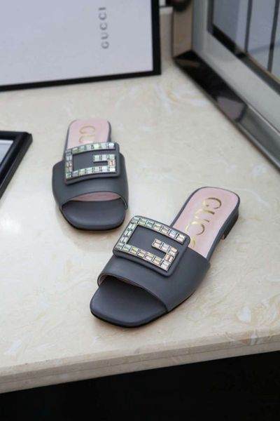 19ss Summer New Fashion Sandals For women genuine leather and elegant casual slippers best quality
19ss Summer New Fashion Sandals For women genuine leather and elegant casual slippers best quality