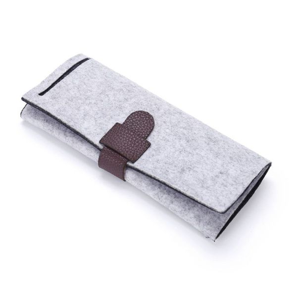 portable roll-up felt jewelry roll storage bag folding travel earrings necklaces bracelets rings container storage, Black;white
portable roll-up felt jewelry roll storage bag folding travel earrings necklaces bracelets rings container storage, Black;white