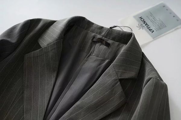 online celebrity fashion short small suit ins europe and america 2019 autumn clothing new style fold-down collar vertical stripe, Black;white
online celebrity fashion short small suit ins europe and america 2019 autumn clothing new style fold-down collar vertical stripe, Black;white
