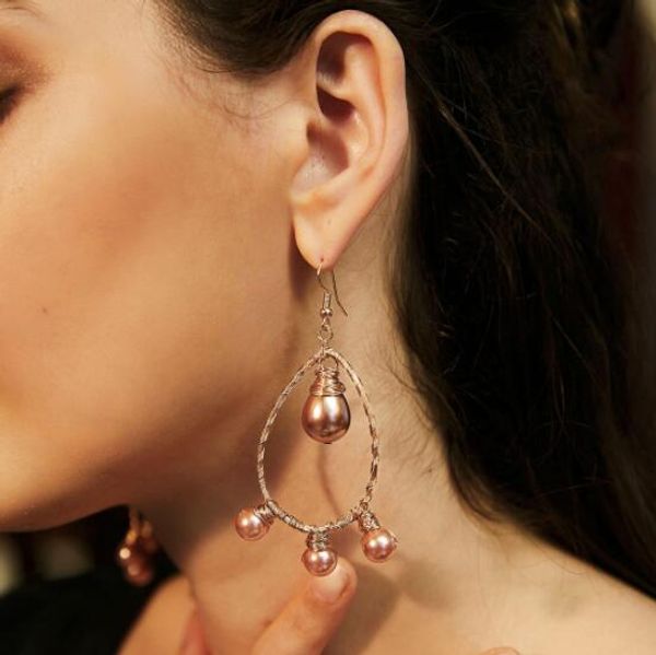 2019 new fashion original designer bohemia baroque natural freshwater pearl long earrings golden silver crystal handmade women jewelry gif
2019 new fashion original designer bohemia baroque natural freshwater pearl long earrings golden silver crystal handmade women jewelry gif