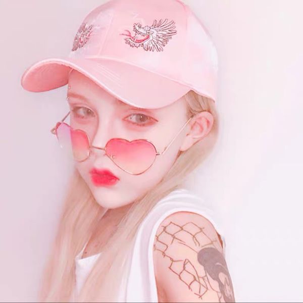 korean ulzzang retro original sudo heart-shaped glasses fade color heart-shaped glasses sunglasses for women, White;black
korean ulzzang retro original sudo heart-shaped glasses fade color heart-shaped glasses sunglasses for women, White;black