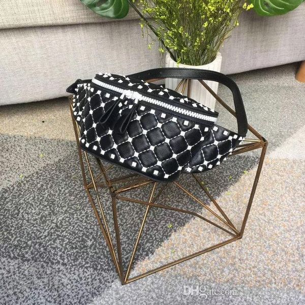 2019 rivet leather lady's bag fashionable manual pattern lambskin breast bag men women chest pack design package waist bag ing
2019 rivet leather lady's bag fashionable manual pattern lambskin breast bag men women chest pack design package waist bag ing
