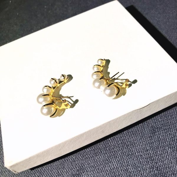 super popular size pearl wild fashion designer earrings luxury designer jewelry women earrings, Golden
super popular size pearl wild fashion designer earrings luxury designer jewelry women earrings, Golden