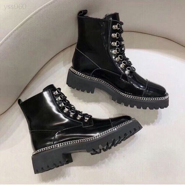 2020 leather fleece lined motorcycle boots chain short boots black genuine british style martin boots women's thick heel
2020 leather fleece lined motorcycle boots chain short boots black genuine british style martin boots women's thick heel