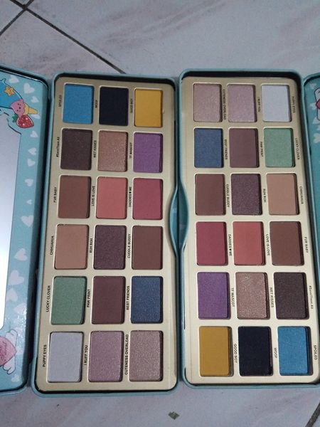 eyeshadow palette beauty textured shadows palette rose gold edition 18 colors eyeshadow palettle shimmer matte eye shadow dhl fast shipping
eyeshadow palette beauty textured shadows palette rose gold edition 18 colors eyeshadow palettle shimmer matte eye shadow dhl fast shipping