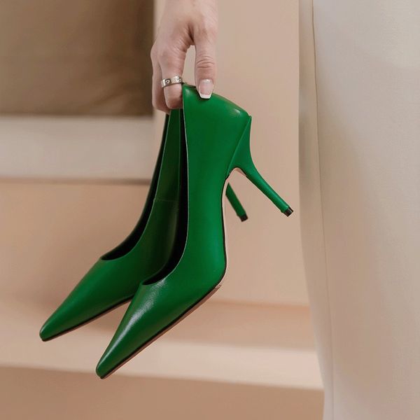 european and american pointy temperament, shallow mouth, thin, simple and versatile high-heeled shoes, women's size 40, Black
european and american pointy temperament, shallow mouth, thin, simple and versatile high-heeled shoes, women's size 40, Black